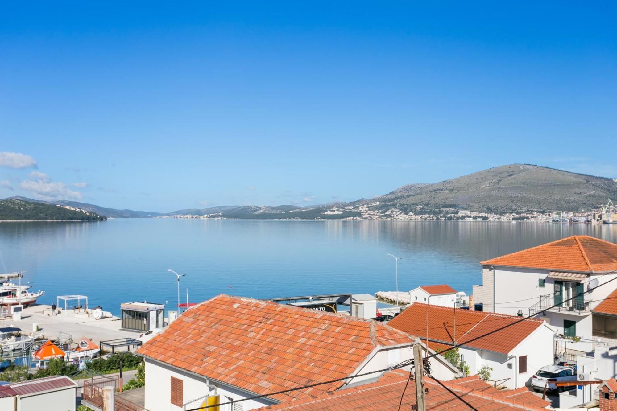 Seaside Apartments With A Swimming Pool Okrug Gornji, Ciovo - 11374 トロギール エクステリア 写真