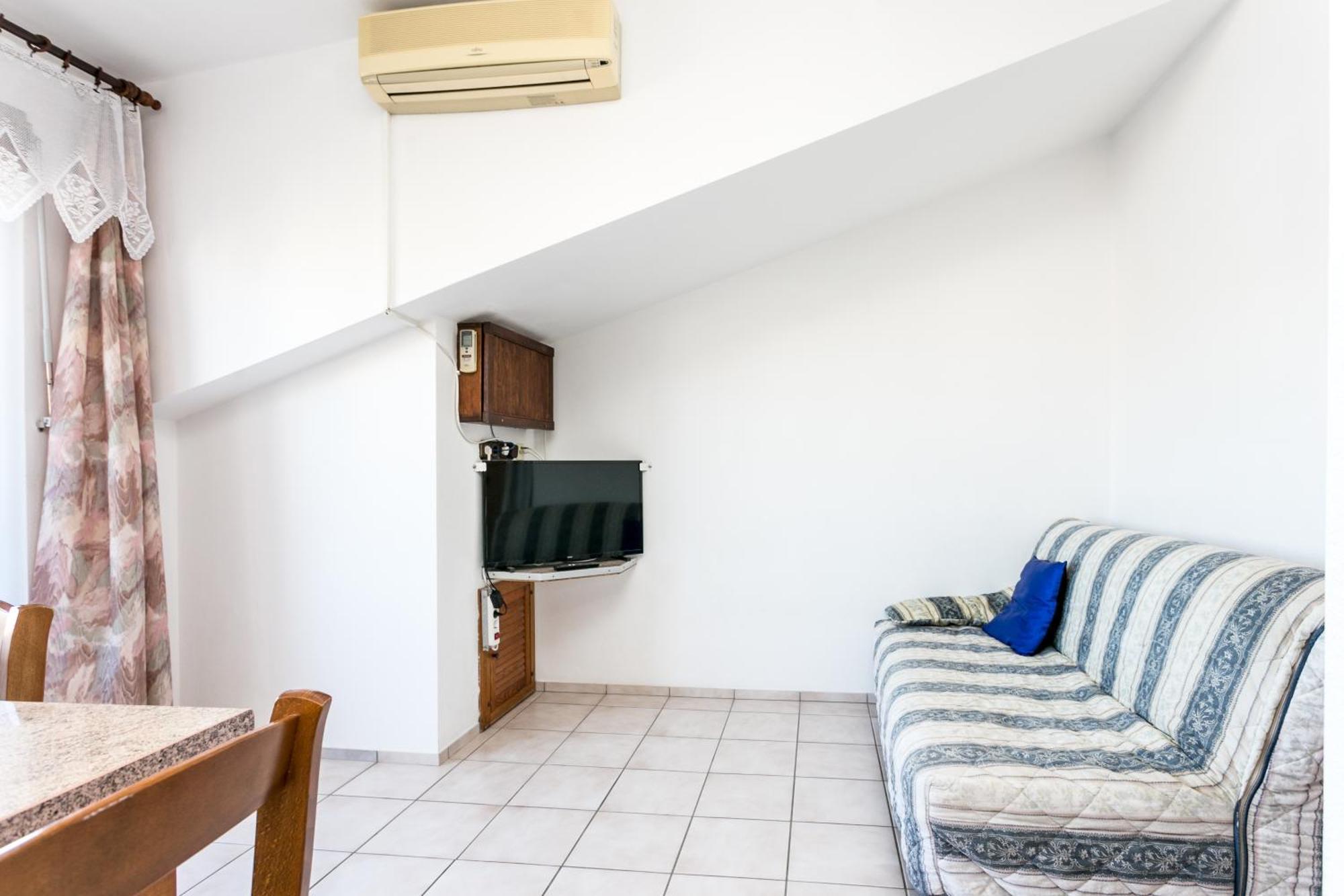 Seaside Apartments With A Swimming Pool Okrug Gornji, Ciovo - 11374 トロギール 部屋 写真