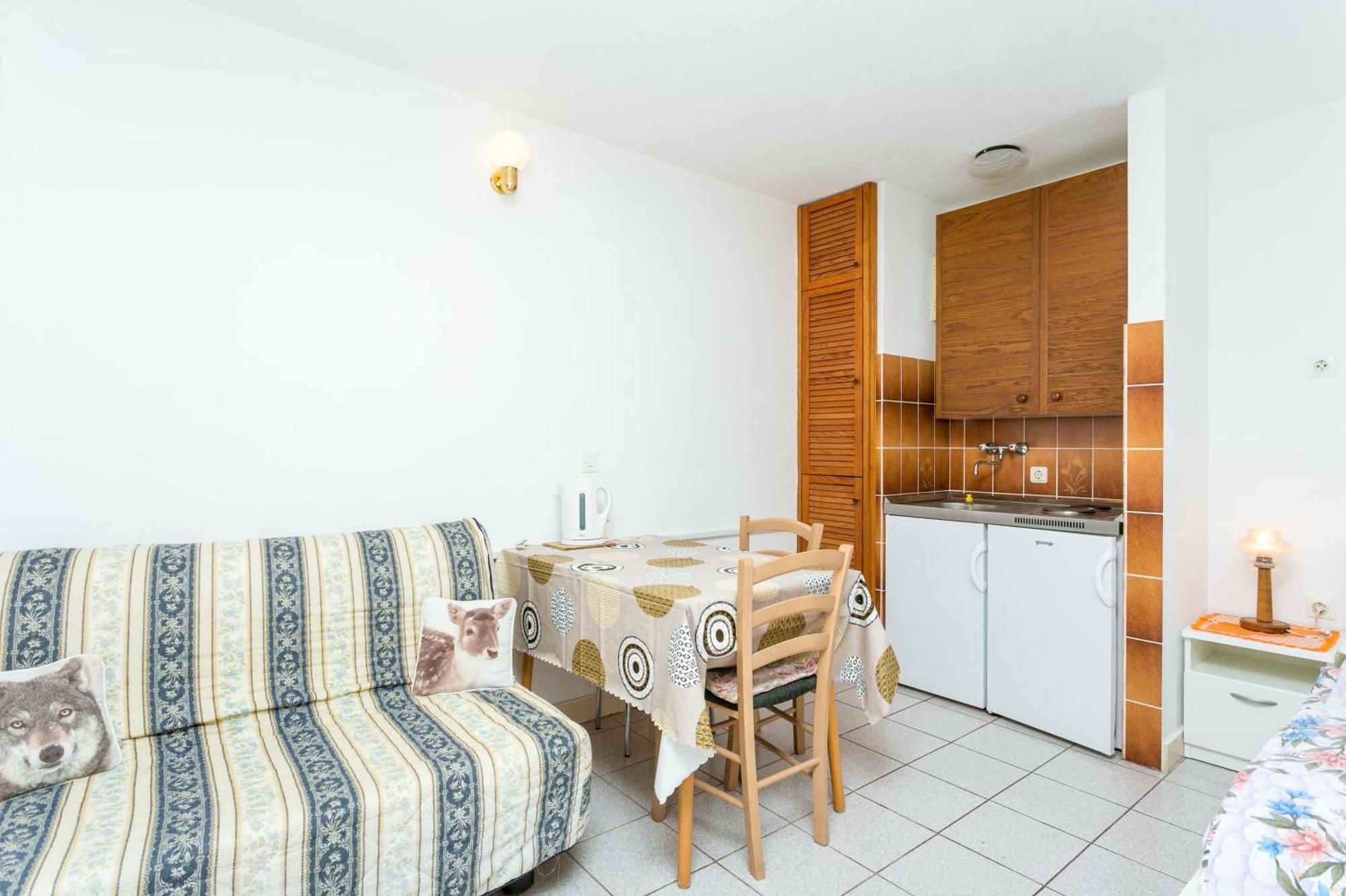 Seaside Apartments With A Swimming Pool Okrug Gornji, Ciovo - 11374 トロギール エクステリア 写真